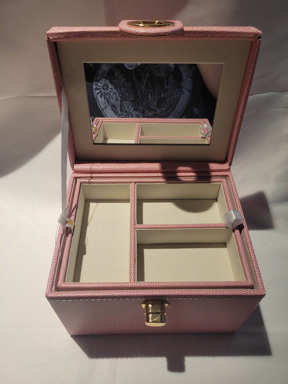 Structured Pink Top-Handle Jewelry Case - Picture 6 of 10